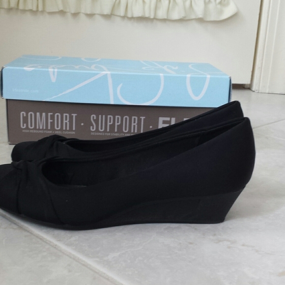 Bandolino black wedge shoes - Picture 10 of 13